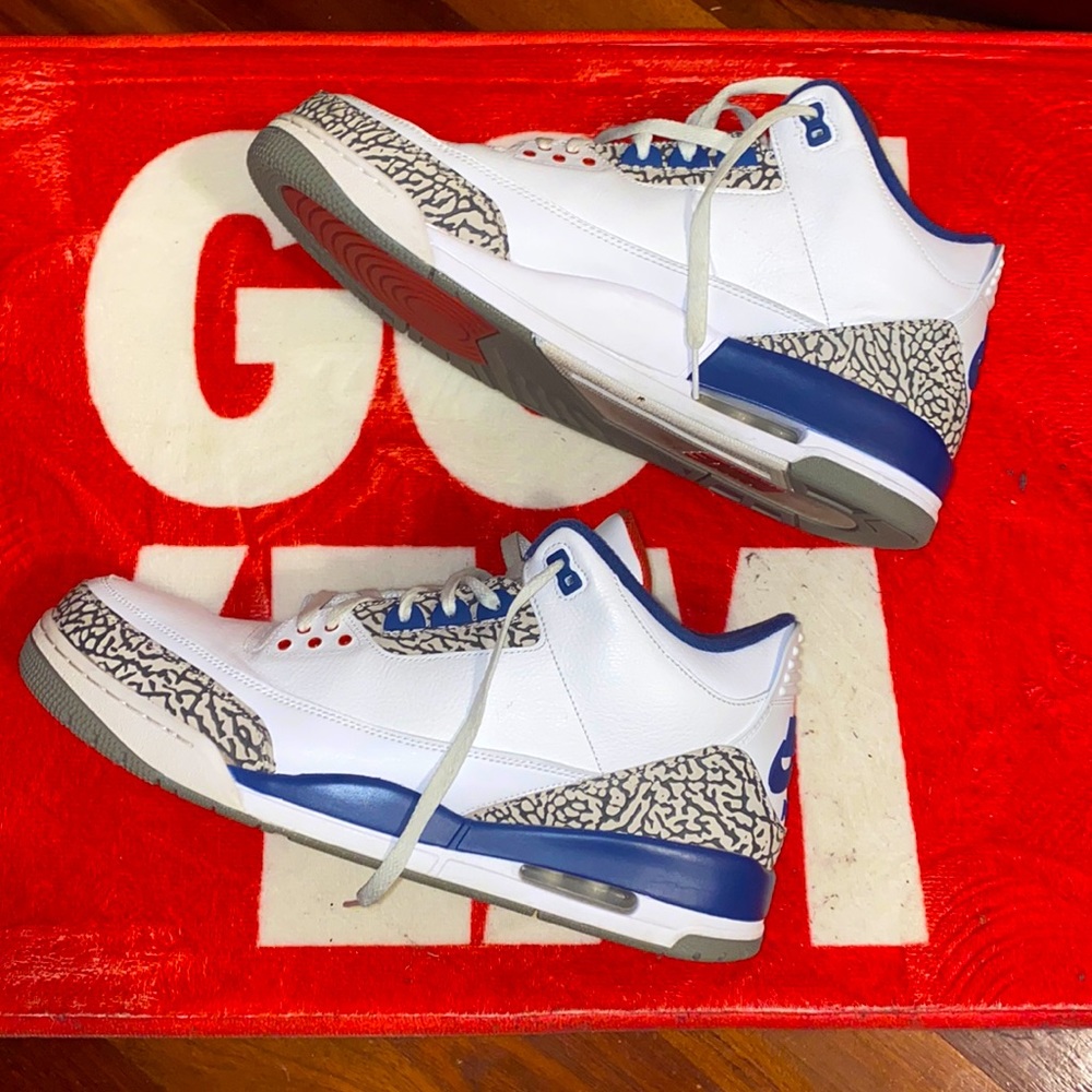 Air Jordan 3s
